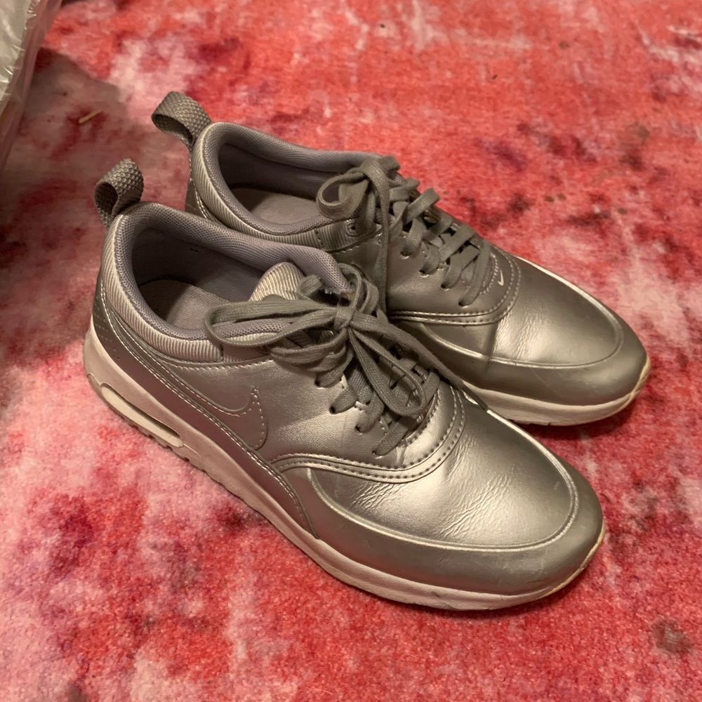 Women’s Silver Nike Sneakers. Size 6.5 - Picture 1 of 2